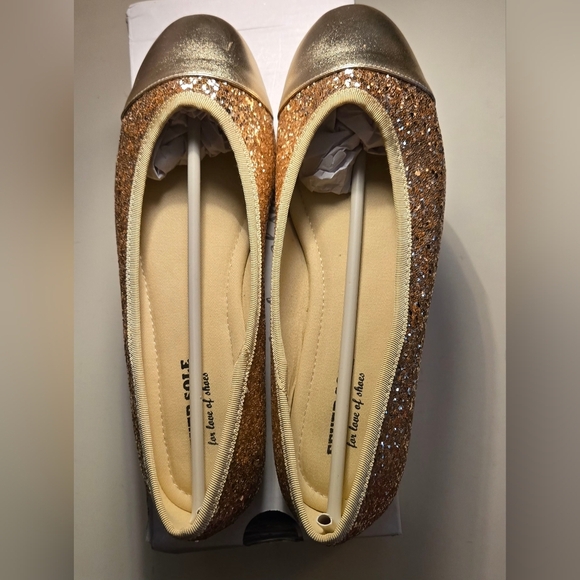 FEVER SOLE Round Toe Gold Glitter Ballet Flat #498 - Picture 9 of 12